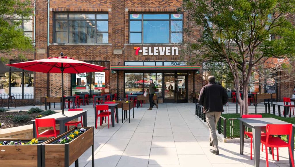 7-Eleven Opens